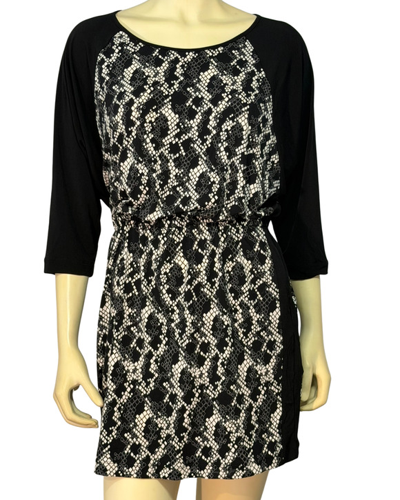 Banana Republic Dresses & Skirts - Banana Republic Sz M Pullover Blouson Dress Raglan Slvs B&W Snakeskin Knit New